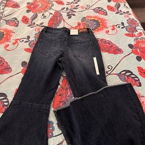Shyanne extreme Flare jeans NWT